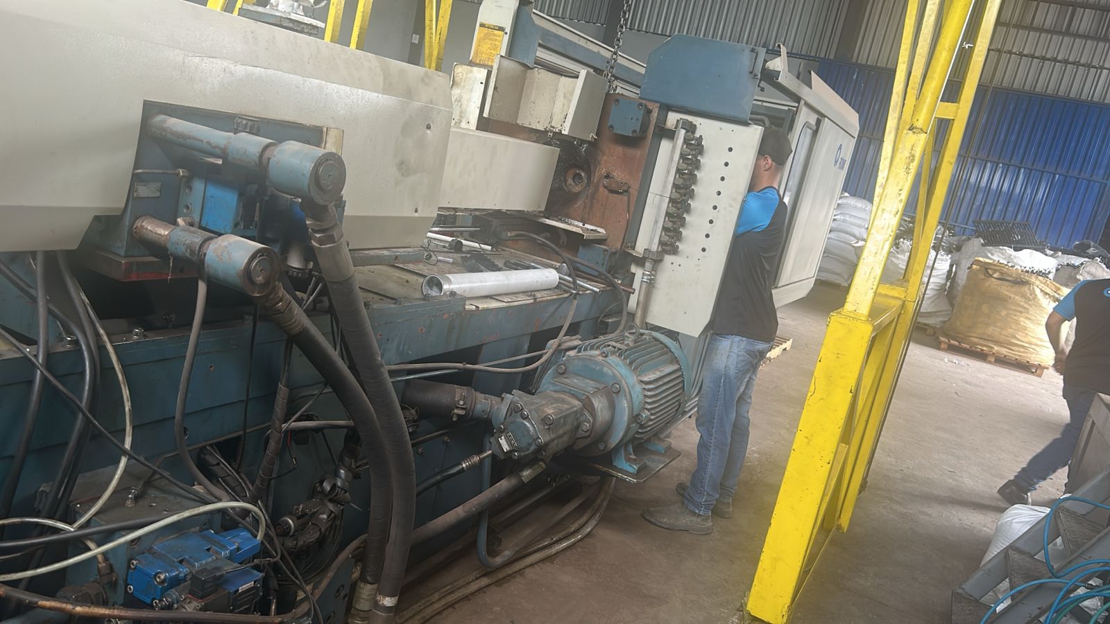 Injetora Romi 200 ton Primax